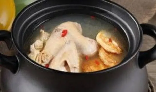 陶瓷锅怎么开锅（新买的陶瓷锅怎么开锅）